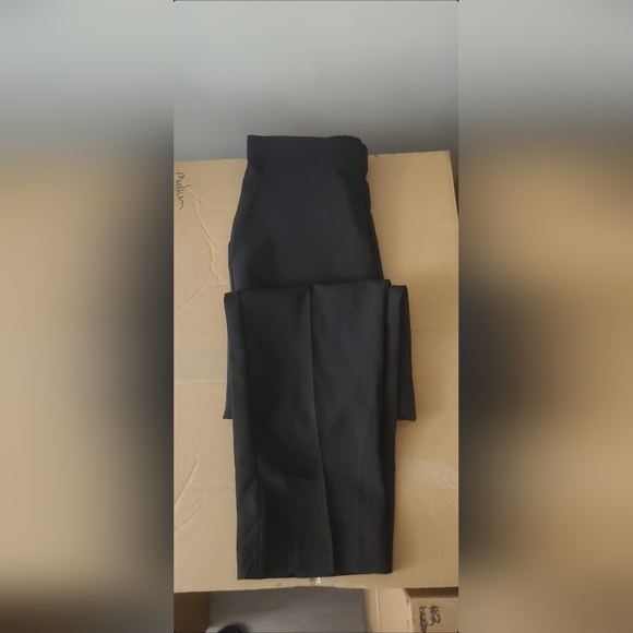 Laura Scott Black Pull-on Pants Size 8P - Picture 2 of 3